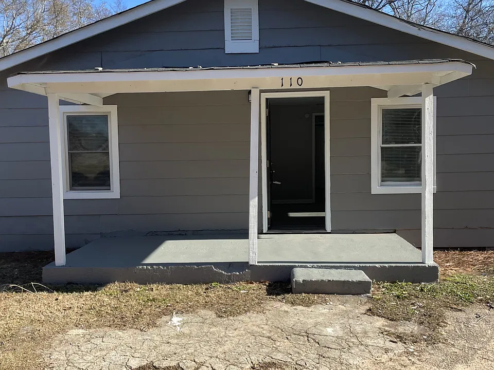 110 Oak Ln