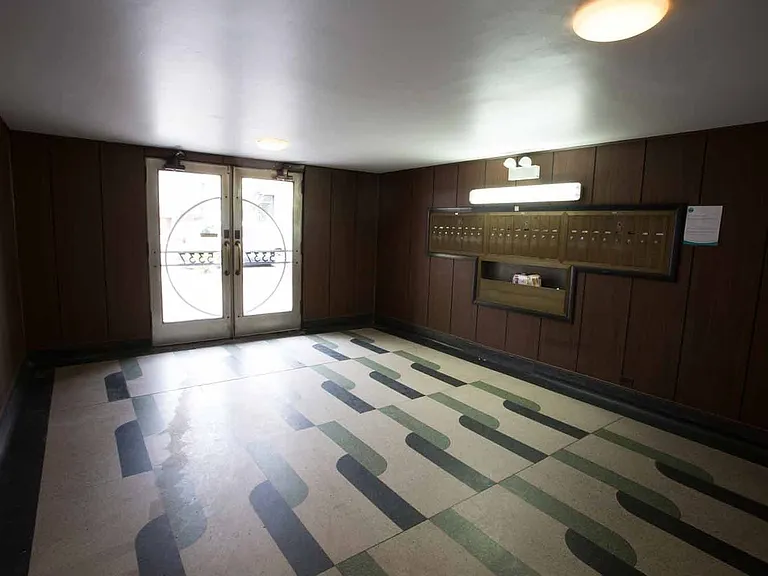 5337 S. Hyde Park Boulevard — Photo 9