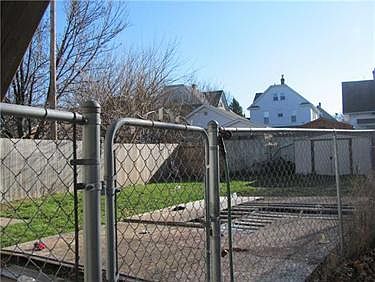 2nd image of 1147-49 W 21st St