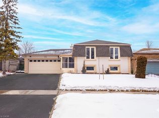 305 Pinegrove Rd, Oakville, ON L6K 3P8
