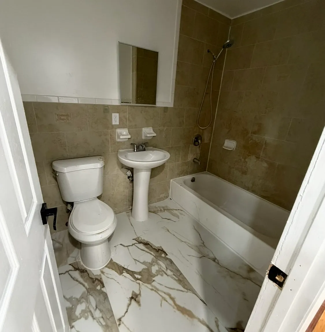 3 bed, $3,753 — Photo 3