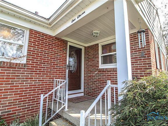 3rd image of 111 Cranden Dr