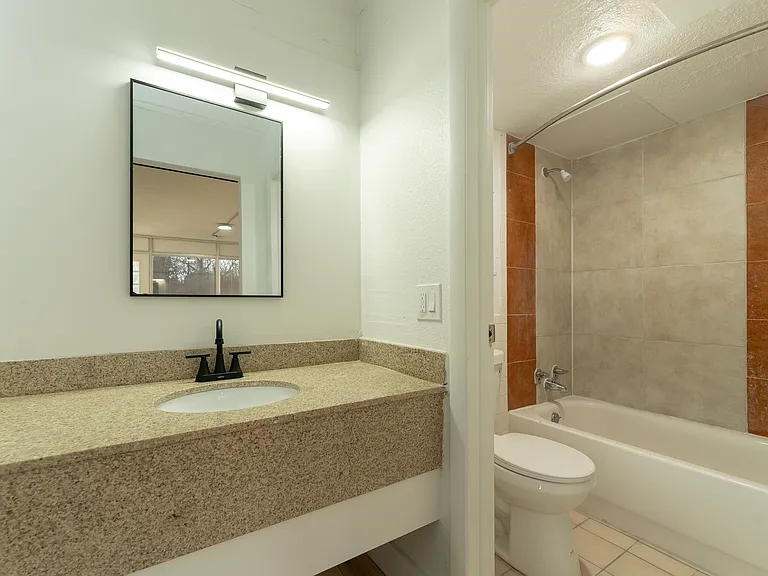 2071 W Elm St #A — Photo 6