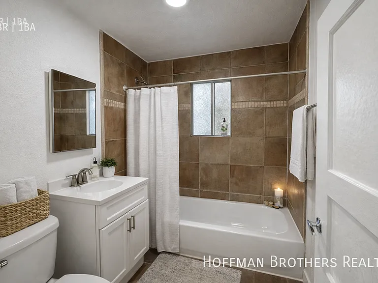 250 S Kenmore Ave #207 — Photo 3