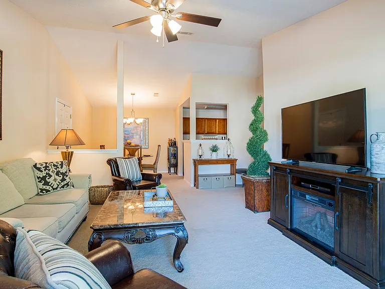 7171 N 9th Ave #D6 — Photo 4