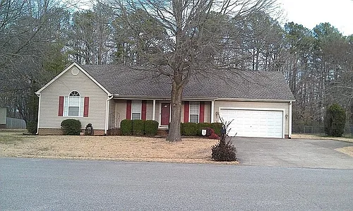142 Clement Dr Photo 1