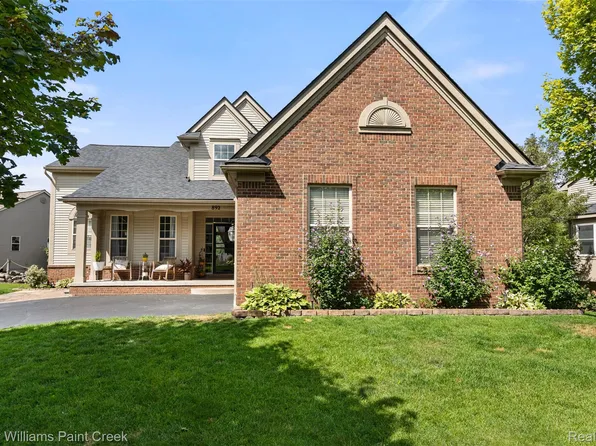 892 W Peninsula Ct, Oxford, MI 48371