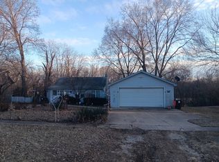 1104 Front St, Henry, IL 61537