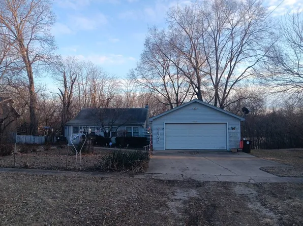 1104 Front St, Henry, IL 61537