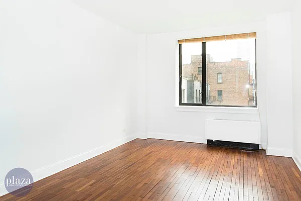 Rented by Plaza Real Estate Group | media 20