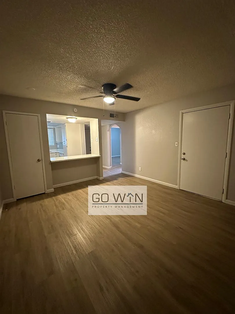 1212 West Mountain View Road — Photo 4