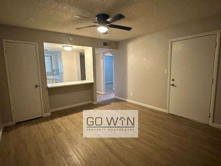 1212 W Mountain View Rd — Photo 4