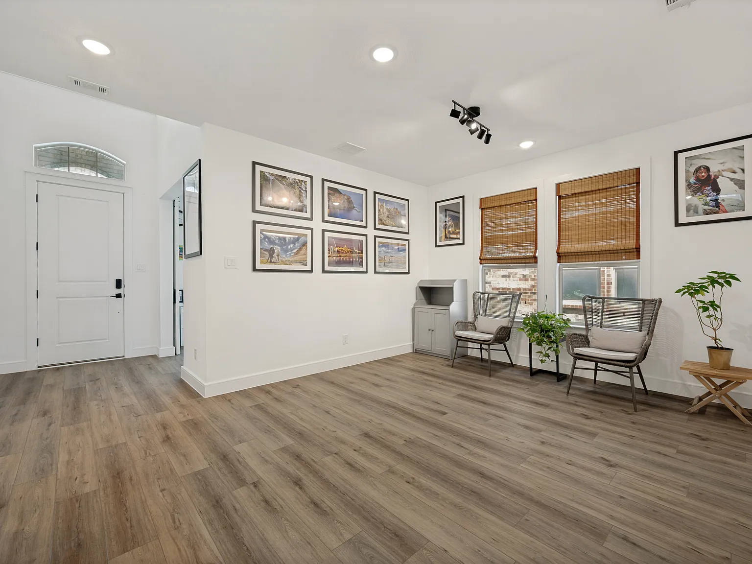 4 bed, 3505 sqft, $4,350 — Photo 2