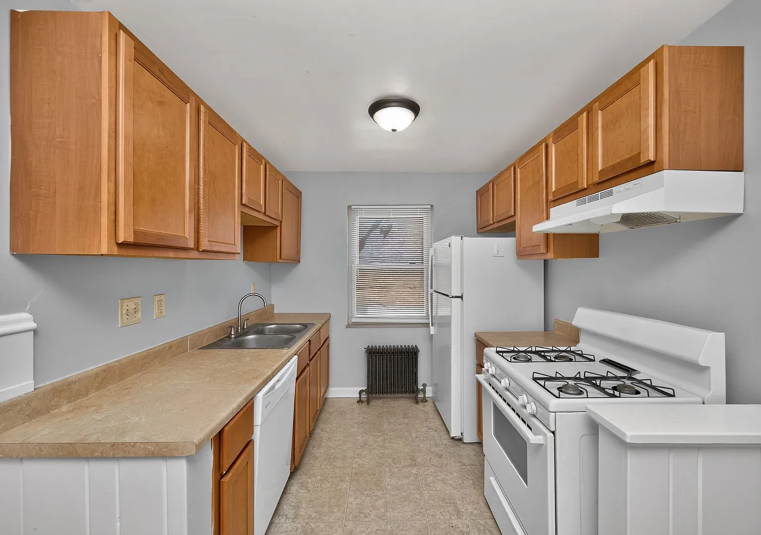 1 bed, 1.0 bath, 575 sqft, $975 — Photo 2