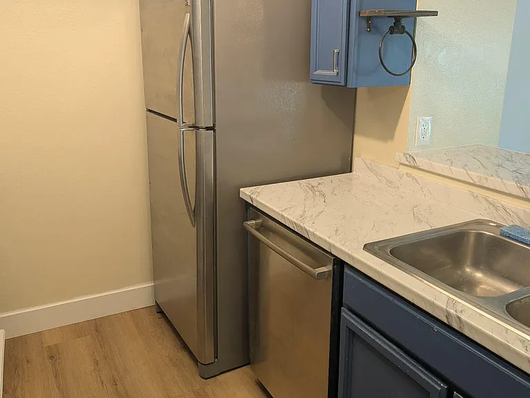 1516 E Pike St #204 — Photo 8