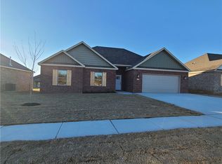861 E Petit Jean, Prairie Grove, AR 72753