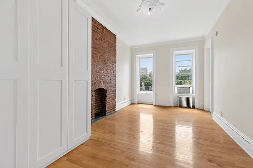 423 E 84th St #PENTHOUSE Photo 1