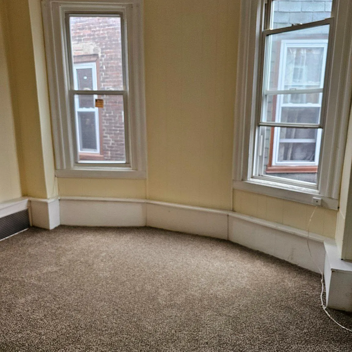 3 bed, 1.0 bath, 2310 sqft, $1,595 — Photo 3