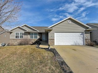 5608 Mayfair St SW, Cedar Rapids, IA 52404