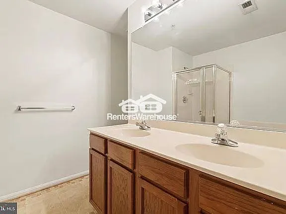 1929 Gardenia Ct — Photo 3