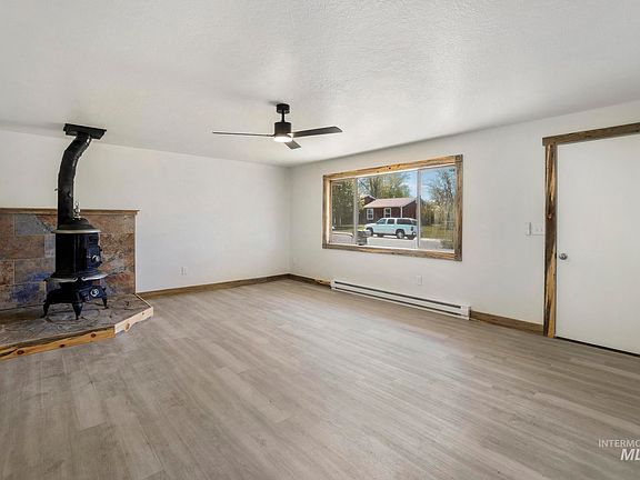 4th image of 906 19th Ave E