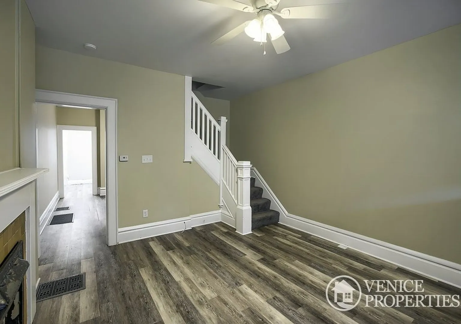 Charming 2BR on Lane Avenue and Indiana — Photo 4