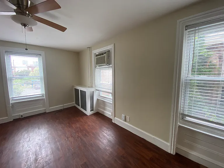 2047 Christian St #2R — Photo 3