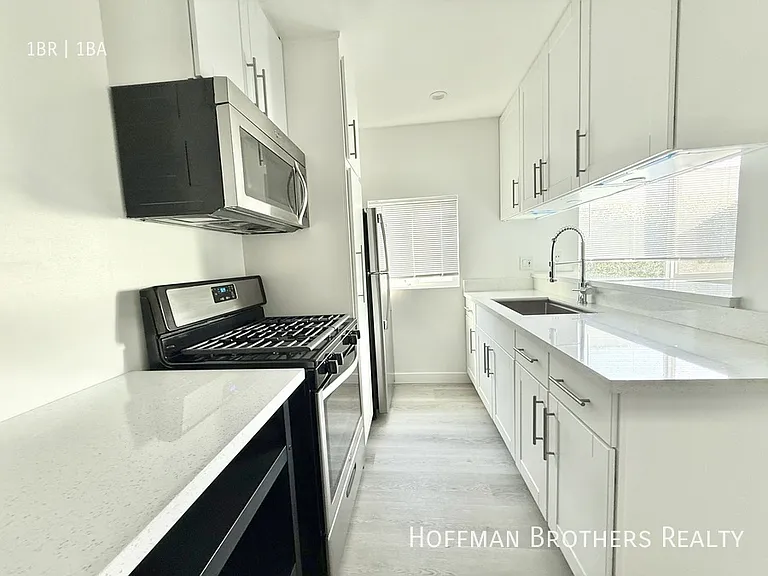1315 N June St #117 — Photo 9