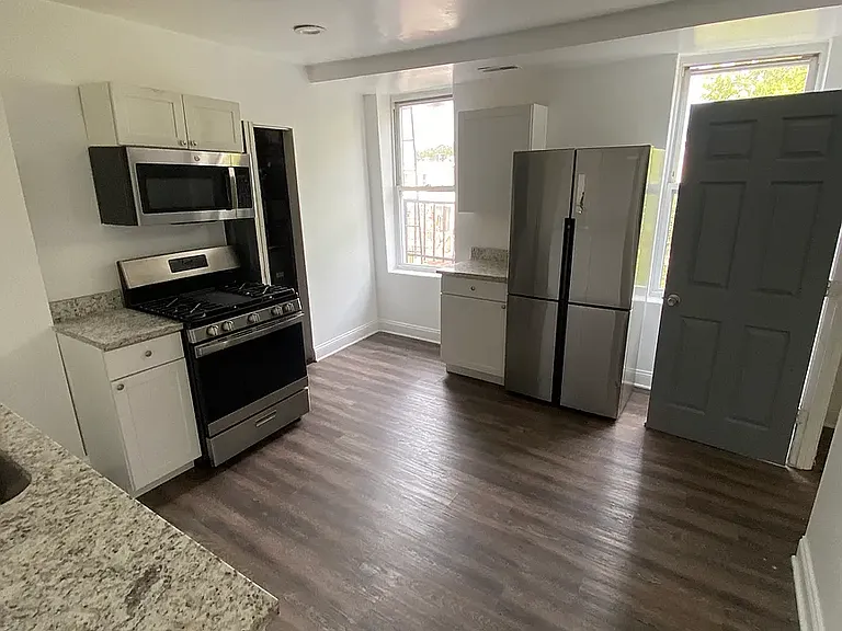 731 Reservoir St #3 — Photo 3