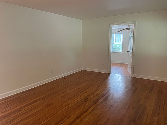4th image of 2421 Persimmon Rd