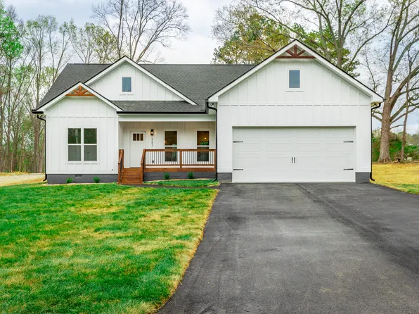 282 Glade Rd, Rossville, GA 30741