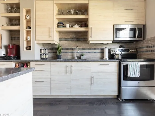 48 Montcalm Dr #5, Kitchener, ON N2B 2R1