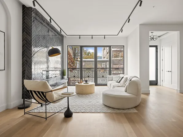 24 Belvedere Street image 1 of 27