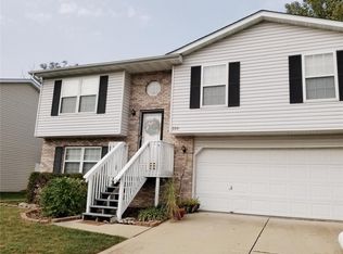 359 Sweetwater Ln, O'Fallon, IL 62269