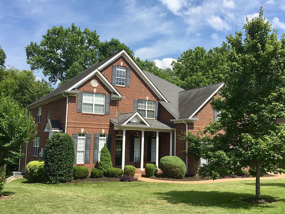 2nd image of 1074 Walnut Bend Ln