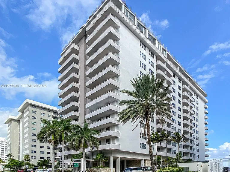 9225 Collins Ave #1010 — Photo 25
