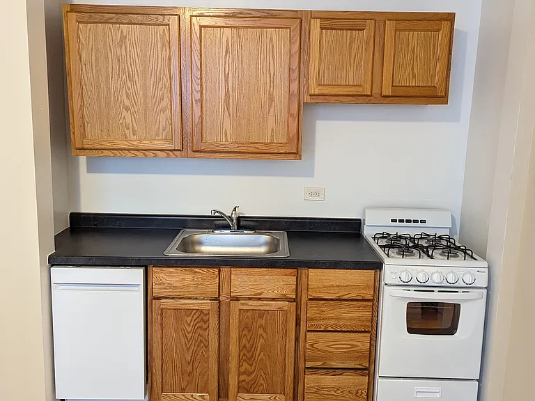 4421 N Broadway St #12 — Photo 1