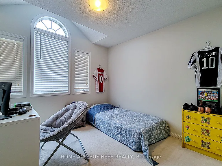 913 McEwan Dr — Photo 26
