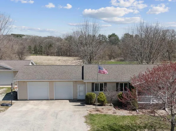 680 Marion Rd N, Central City, IA 52214