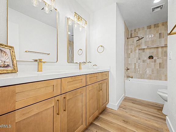 3rd image of 601 E WESCOTT Drive