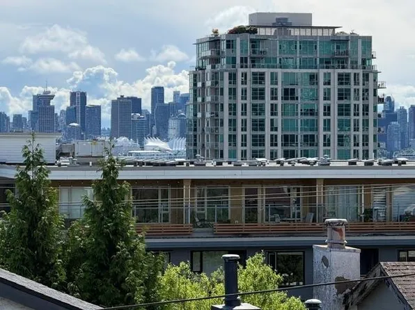 215 E 4th St #7, North Vancouver, BC V7L 1J1