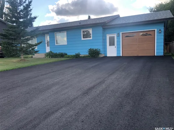 237 Fourth Street NE, Preeceville, SK S0A 3B0