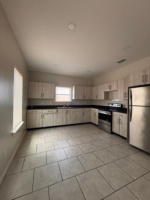 1st image of 2002 Garden Ridge Dr #4