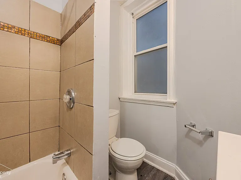 509 E 60th St — Photo 13