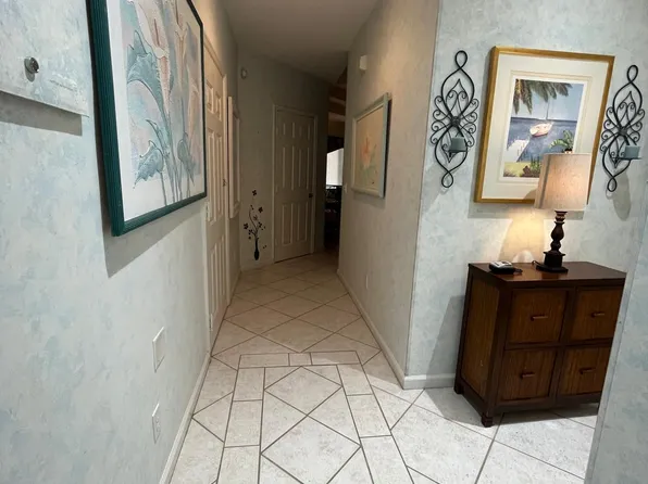 8429 Mulligan Cir, Port Saint Lucie, FL