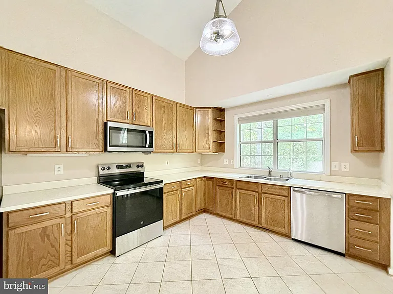 70 Dorothy Ln — Photo 16