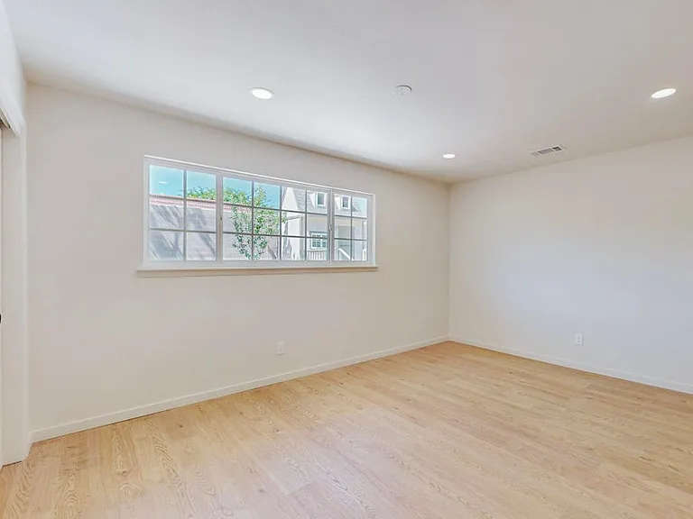 8005 Pickard Ave NE — Photo 12