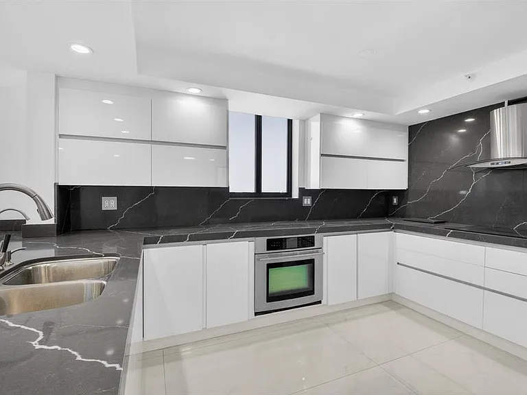 3420 S Ocean Blvd #PHT — Photo 1