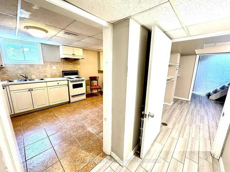 19 Westchester Rd #BASEMENT — Photo 4