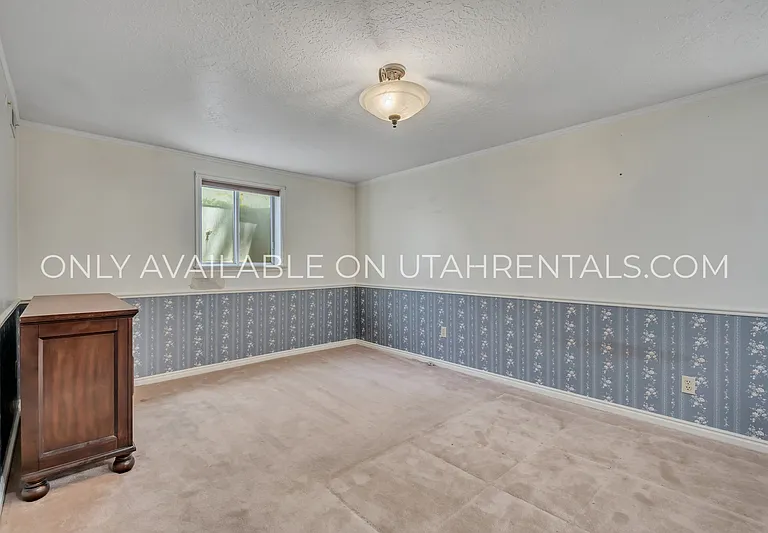 485 E 1150 N #4 — Photo 13